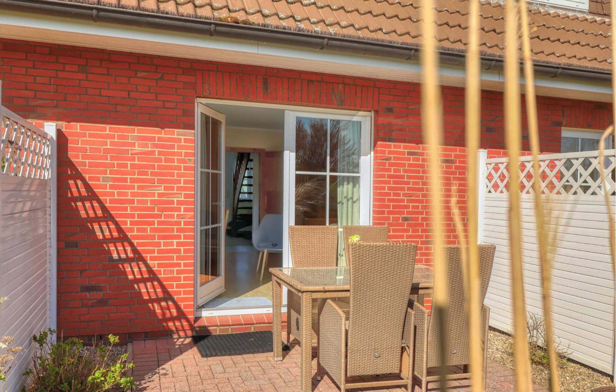 Nice Home In Toenning With Kitchen Exterior foto